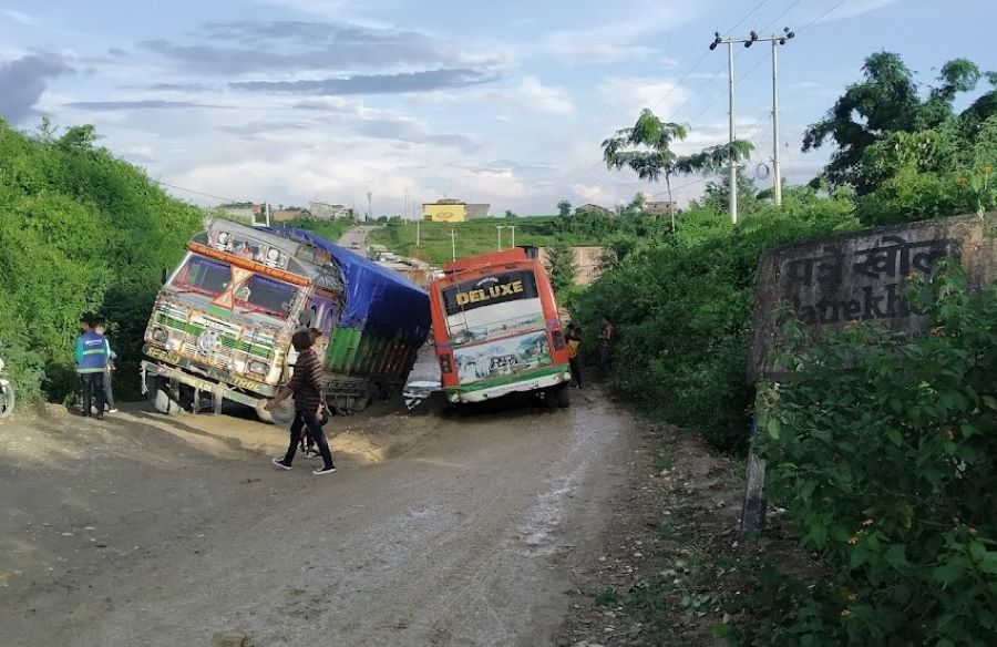 ‘फोर लेन’ सडक निर्माणको काम सुस्त, निर्माण व्यवसायी मस्त