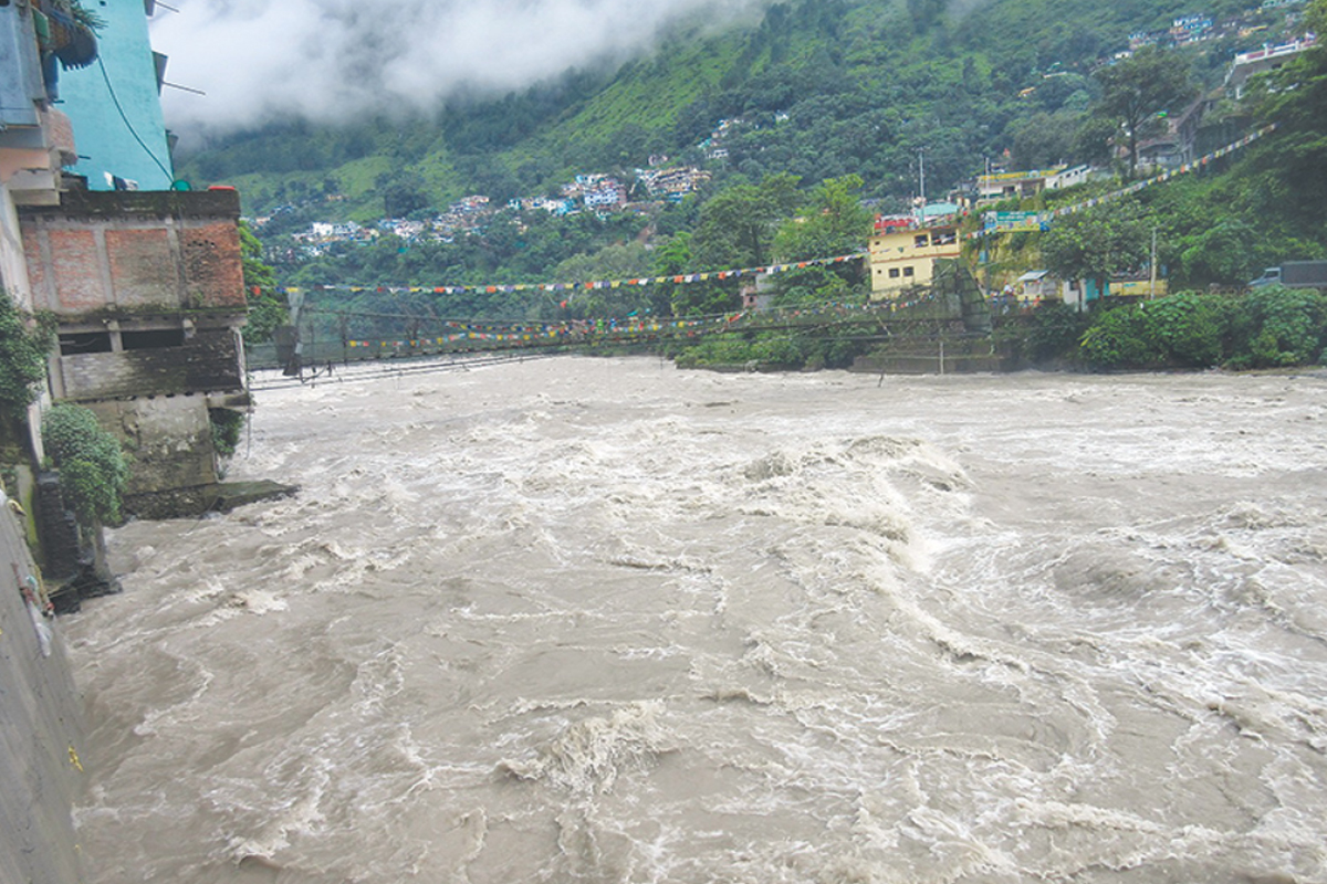 पानिको बहाव बढ्दा आवागमनमा समस्या