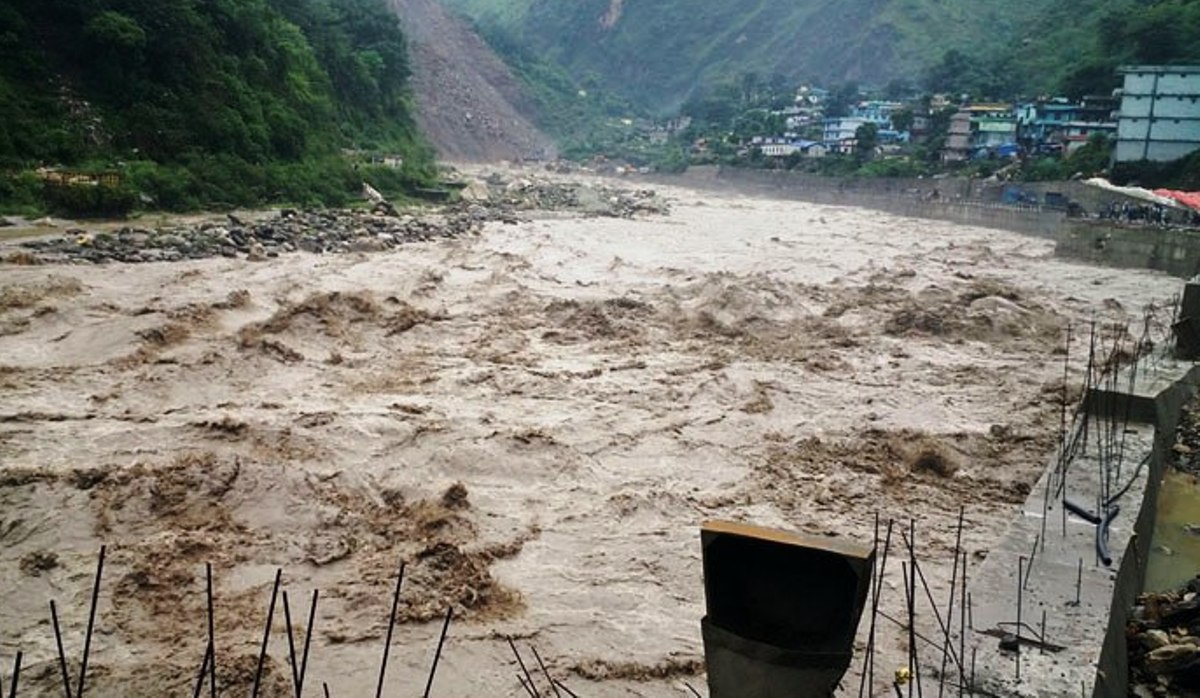 महाकालीमा पानीको बहाव बढ्यो, बनबासा पुलमा चार पांग्रे सवारी साधन सञ्चालनमा रोक