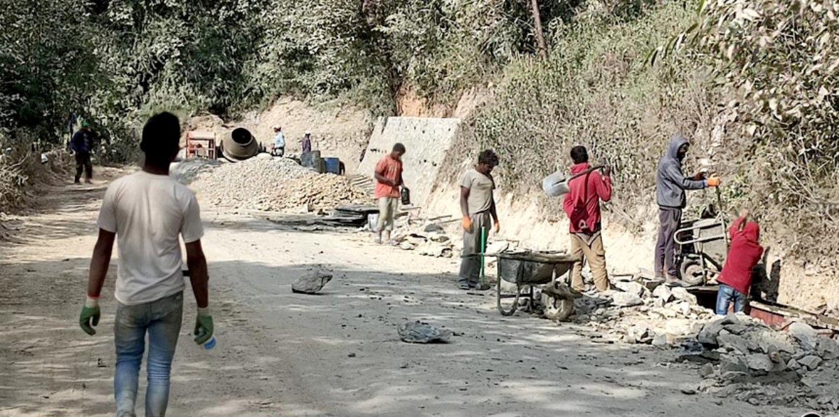 मजदुरलाई कामकै पिरलो, छोएन चुनावले