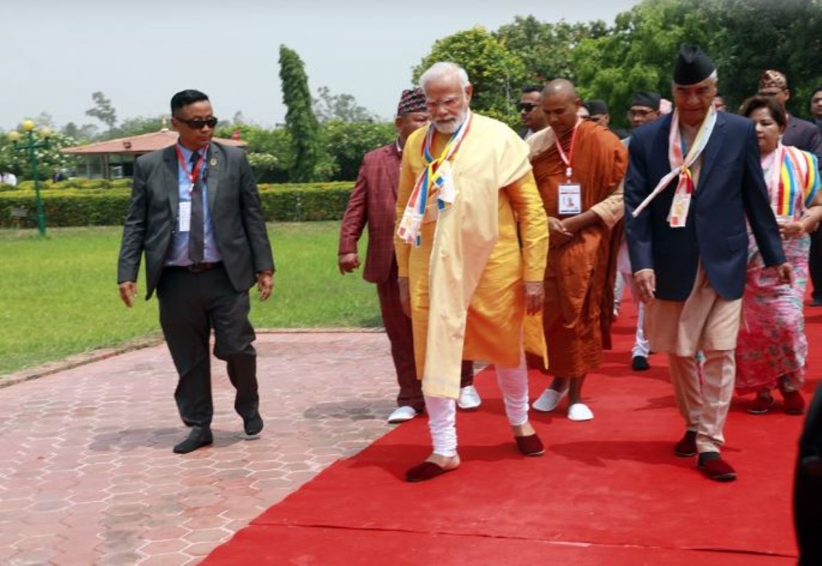 भारतका प्रधानमन्त्री मोदी  हेलिकप्टरबाट लुम्बिनी आईपुगे