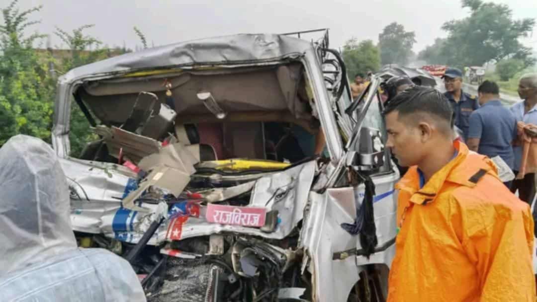 सुनसरीमा बस र माइक्रो ठोक्किँदा ३ को मृत्यु, १५ घाइते