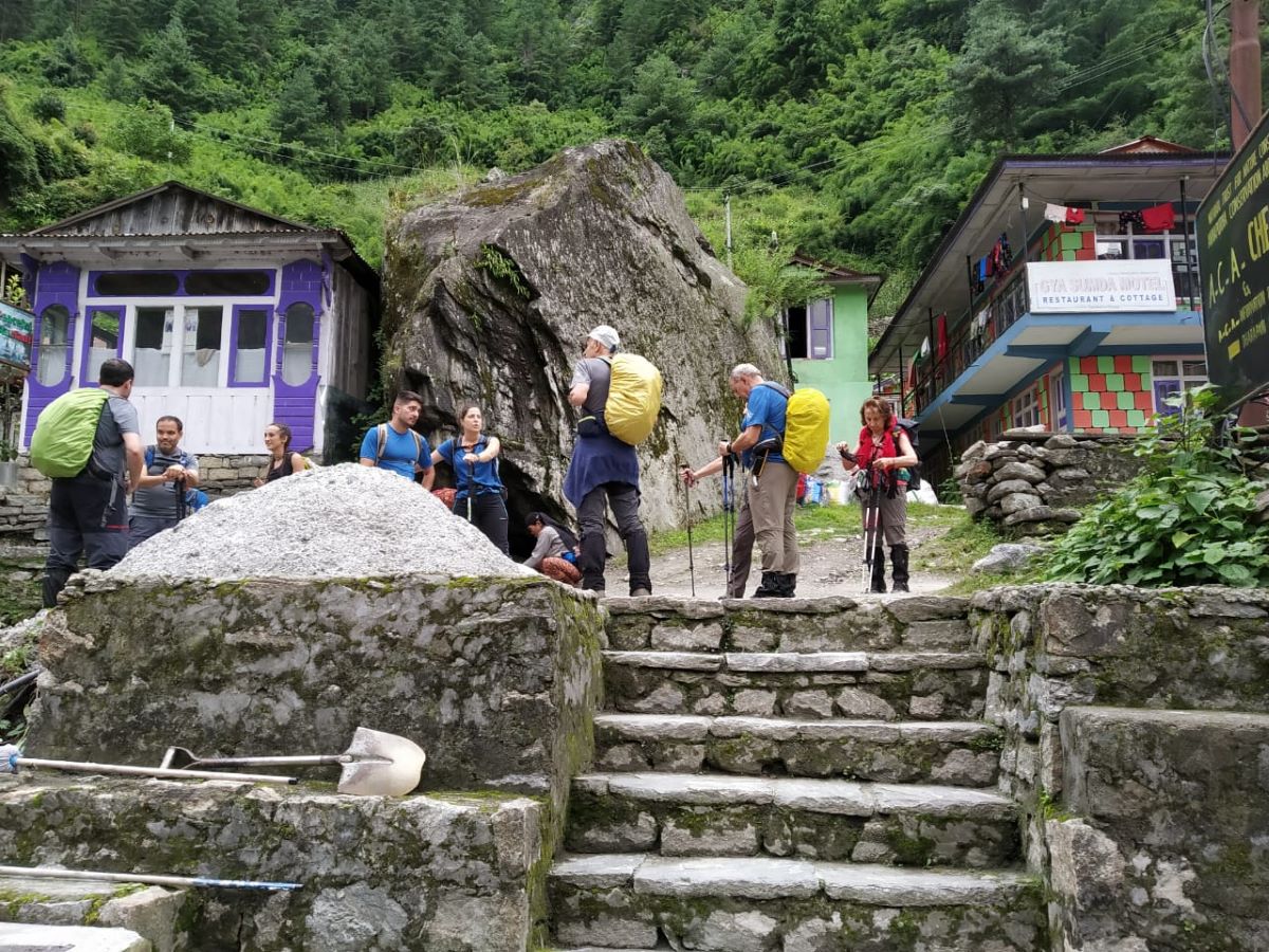 अन्नपूर्ण पदमार्गमा बढे पर्यटक, व्यवसायी उत्साहित