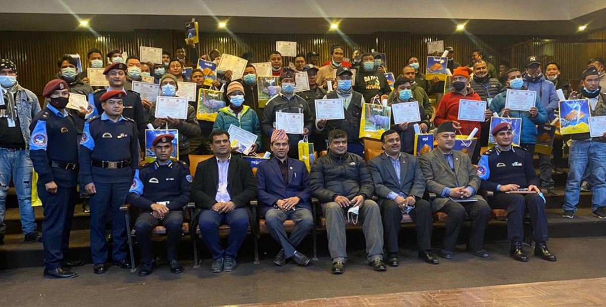 २ सय पर्यटक सवारी चालकलाई तालिम, ५ सय सवारीमा स्टिकर
