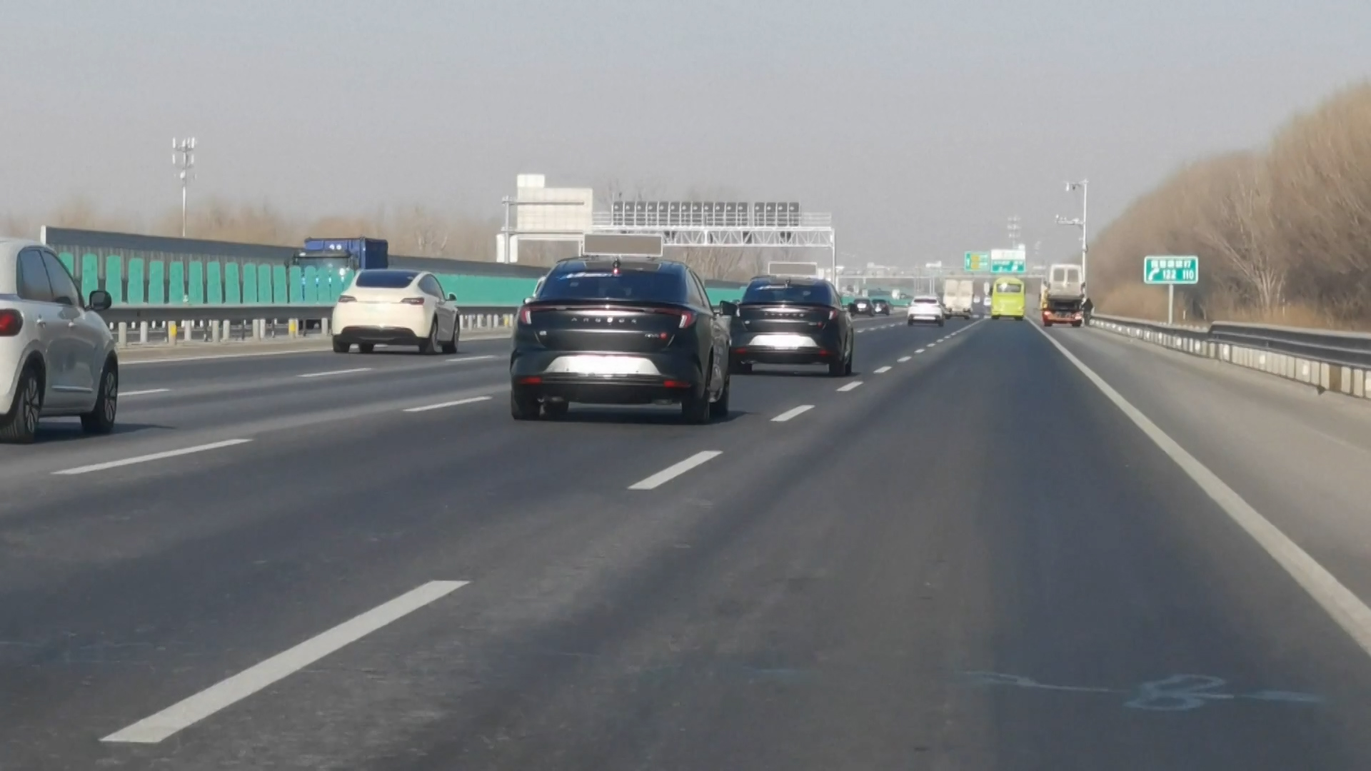 चीनका सडकहरुमा गुड्न थाले चालकविहीन कार