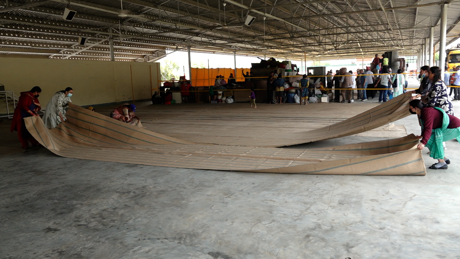 तीन सुकुमवासी परिवारलाई किर्तिपुरको राधास्वामी सत्सङ्ग केन्द्रमा लगियो