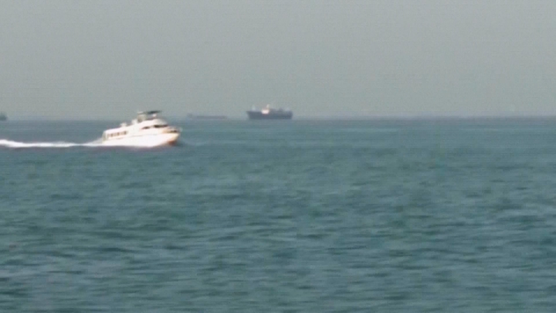 इरानद्वारा हर्मुज जलमार्ग पूर्ण रूपमा बन्द, तेल ट्याङ्करहरू बीच बाटोबाटै फर्किए