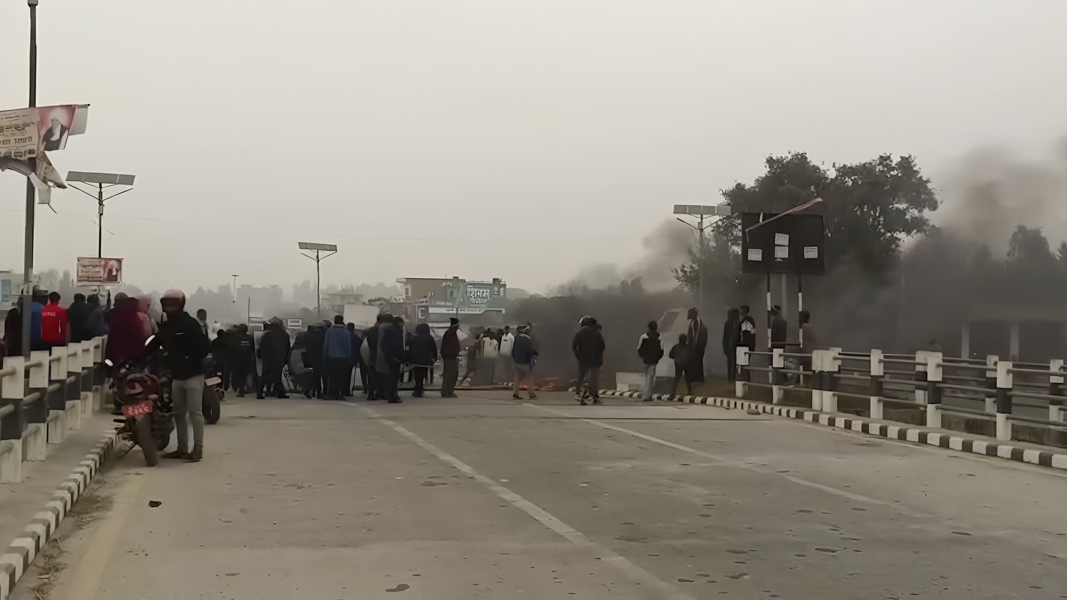 धनुषाको सतलोक आश्रमका अनुयायी र स्थानीयबीच झडप, दर्जनौं घाइते