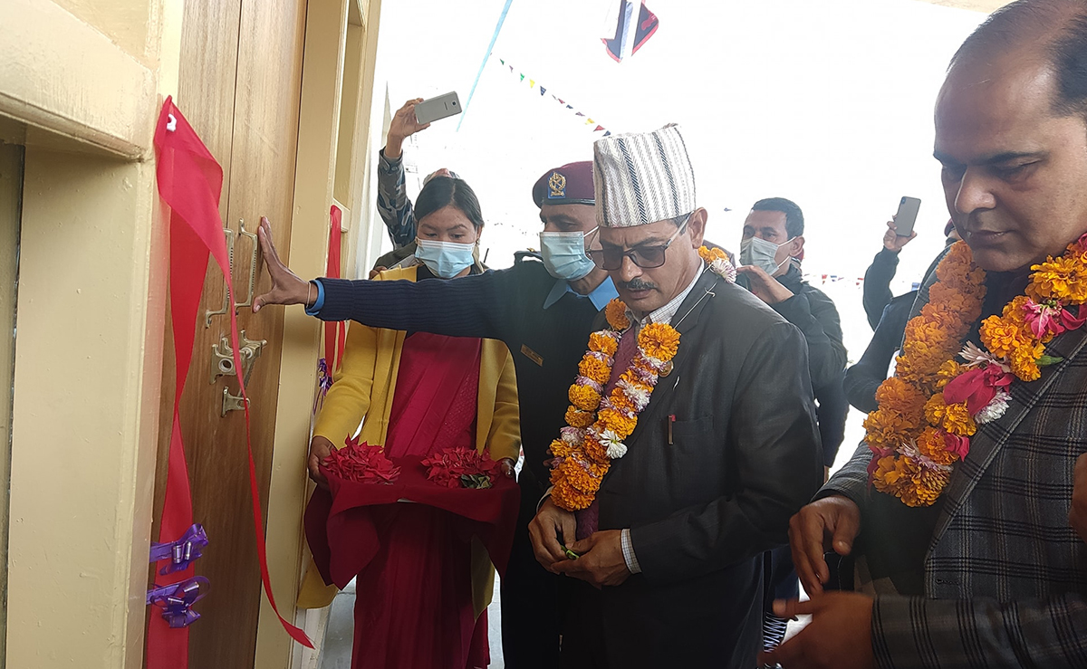 २० वर्षपछि इलाका प्रहरीको आफ्नै भवन, मन्त्री शर्माद्वारा उद्घाटन