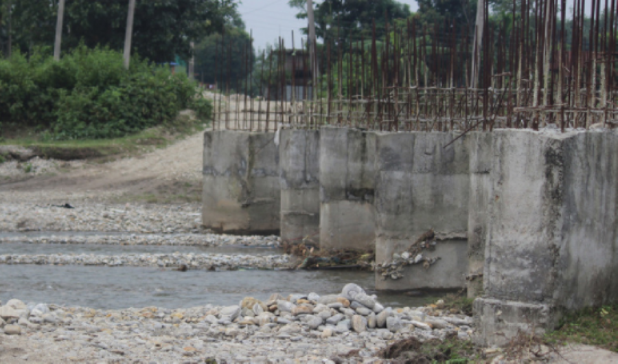 रेलवे भित्र पर्ने भन्दै अलपत्र छोडिएको पुल निर्माण पुनः योजनामा