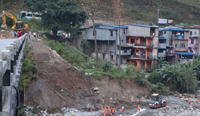 मालढुङ्गा पुलको पहुँचमार्ग अवरुद्ध हुँदा बागलुङको पर्यटन र व्यापार प्रभावित