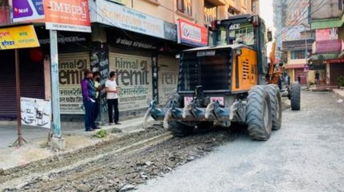 कालोपत्रे गरेको २० दिनमै नगरपालिकाले किन भत्कायो सडक ?