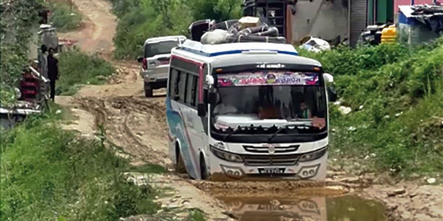 बिचमै काम छाडेर निर्माण व्यवसायी सम्पर्कविहीन भएपछि सडक निर्माण अलपत्र