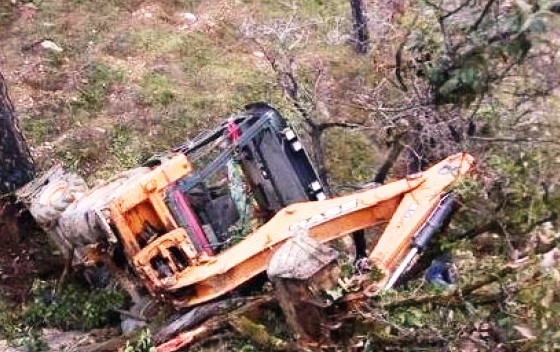 सडक मर्मतको क्रममा स्काभेटर दुर्घटना हुँदा अपरेटरको मृत्यु