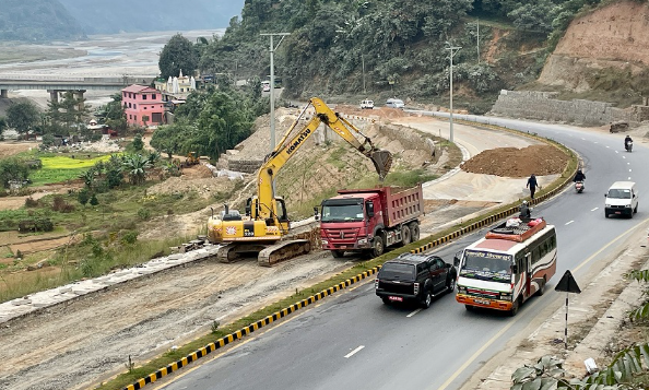 भाँसिएको चार महिनापछि मुग्लिन–पोखरा सडक मर्मत सुरु