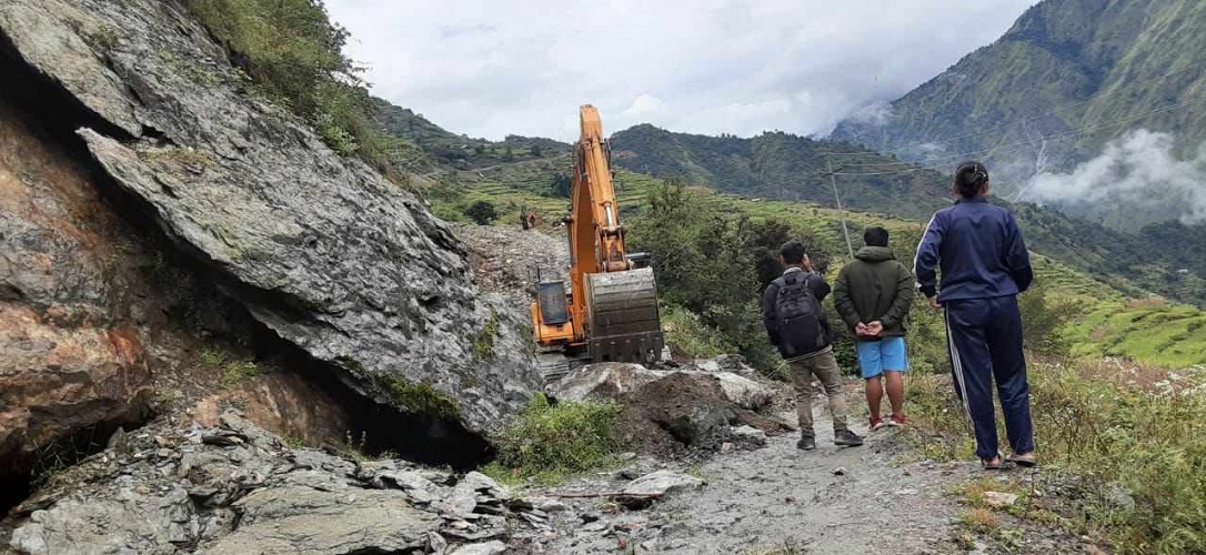 दसैंका लागि रुवीभ्यालीमा बस पुर्‍याइने